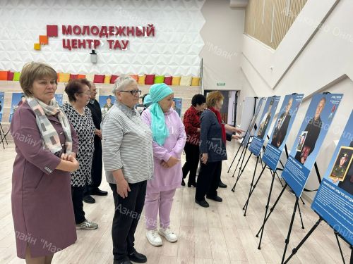 Азнакаевские ветераны посетили фотовыставку «Отец героя»