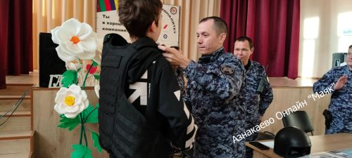 Азнакай студентлары Росгвардия белән танышты