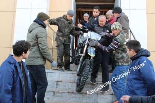 Азнакай районыннан махсус хәрби операция зонасына машина, ике мотоцикл җибәрделәр
