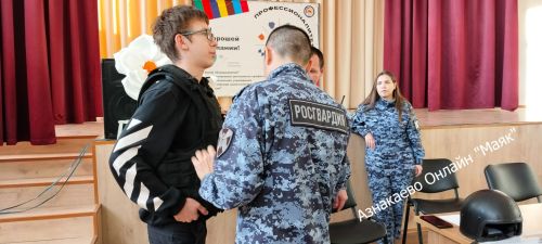 Азнакай студентлары Росгвардия белән танышты