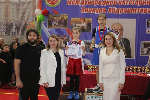 Азнакайда Зиннур Әбдрәшитов истәлегенә узган бокс ярышларының җиңүчеләре билгеле
