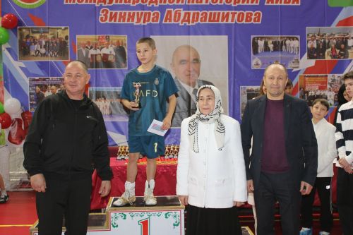 Азнакайда Зиннур Әбдрәшитов истәлегенә узган бокс ярышларының җиңүчеләре билгеле