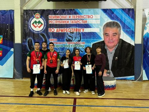 Армрестлинг буенча Татарстан чемпионатыннан азнакайлылар җиңү һәм призлы урыннар белән кайтты