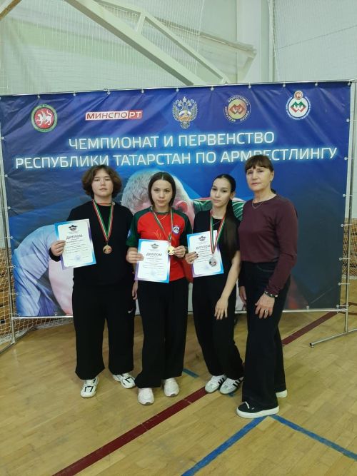 Армрестлинг буенча Татарстан чемпионатыннан азнакайлылар җиңү һәм призлы урыннар белән кайтты