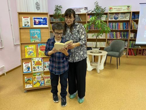 Новогодние семейные чтения вслух: праздник книги в Азнакаево