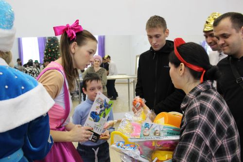 «Зимняя сказка» для особенных гостей: в Азнакаевском культурном центре стартовали новогодние утренники