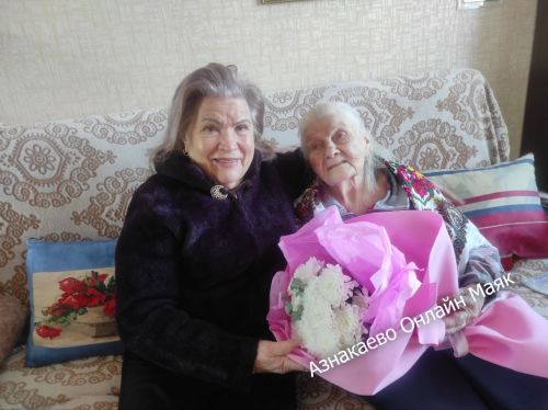 Учитель века принимает поздравления