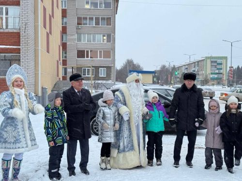 В Азнакаево открылась новогодняя резиденция Деда Мороза