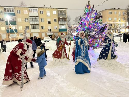 Новогодний праздник во дворе