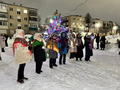 Новогодний праздник во дворе