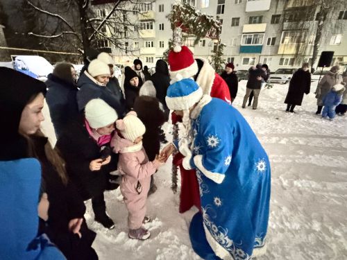Новогодний праздник во дворе