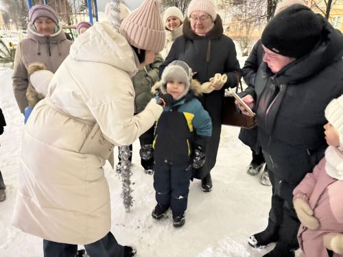 Новогодний праздник во дворе