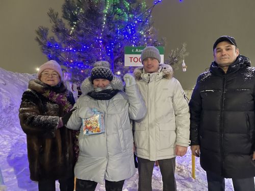 Новый год пришел во двор: на Монолите царила праздничная атмосфера