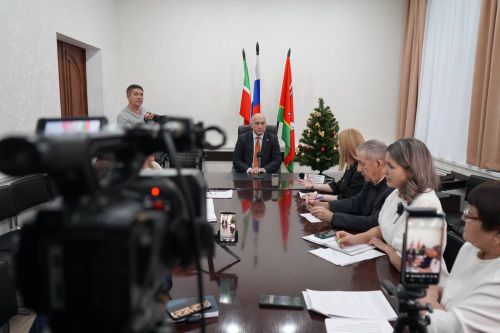 Глава района ответил на вопросы азнакаевцев в прямом эфире