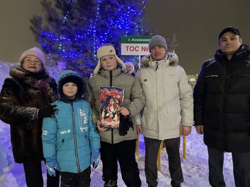 Новый год пришел во двор: на Монолите царила праздничная атмосфера