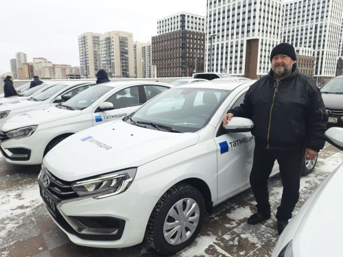 Раис Татарстана вручил редакции «Маяка» ключи от новой Lada Vesta
