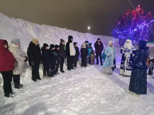 Новый год пришел во двор: на Монолите царила праздничная атмосфера