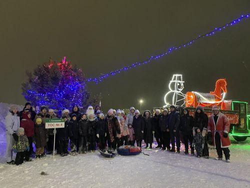 Новый год пришел во двор: на Монолите царила праздничная атмосфера
