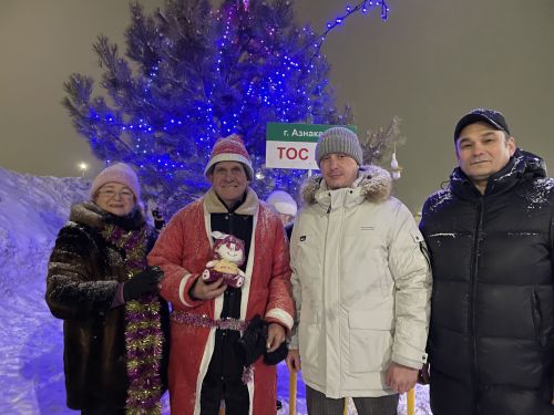 Новый год пришел во двор: на Монолите царила праздничная атмосфера