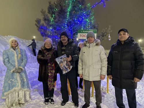 Новый год пришел во двор: на Монолите царила праздничная атмосфера