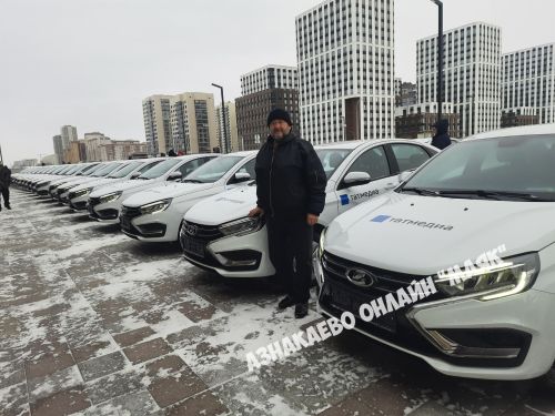Раис Татарстана вручил редакции «Маяка» ключи от новой Lada Vesta