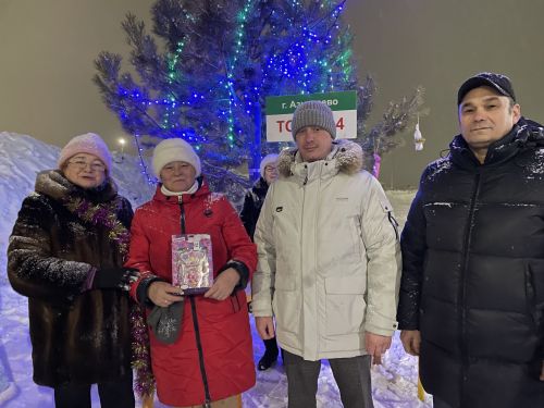 Новый год пришел во двор: на Монолите царила праздничная атмосфера