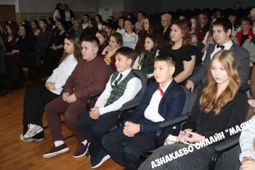 Торжественное новогоднее представление для одаренных детей Азнакаевского района