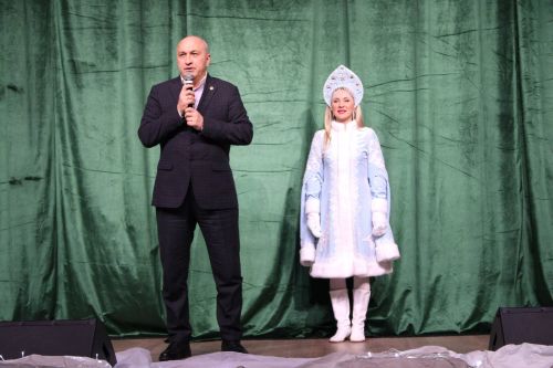 В Азнакаево для особенных детей провели новогодний утренник