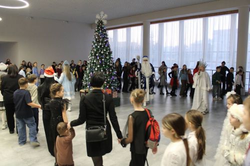 В Азнакаево для особенных детей провели новогодний утренник