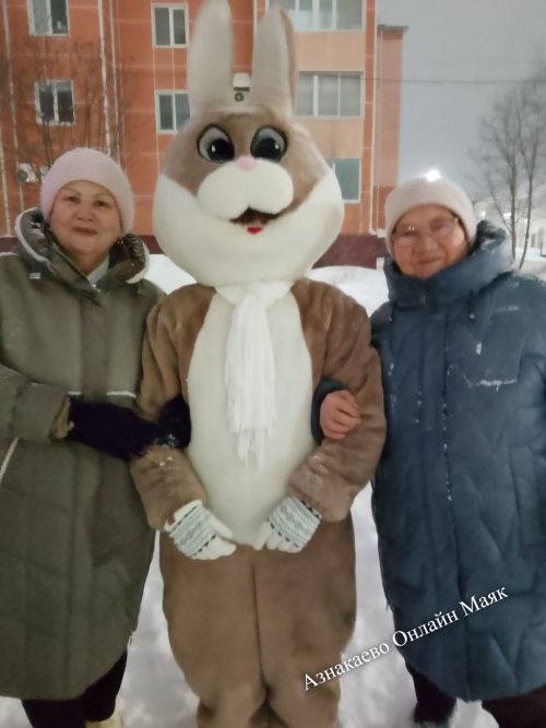 Новогодний хоровод на улице Нефтяников