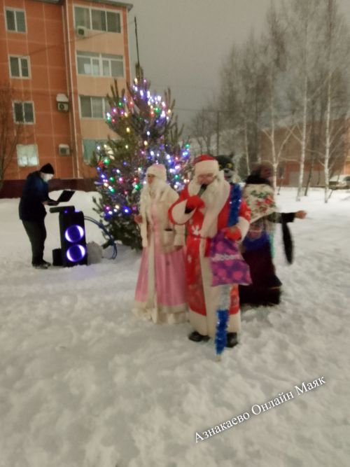 Новогодний хоровод на улице Нефтяников