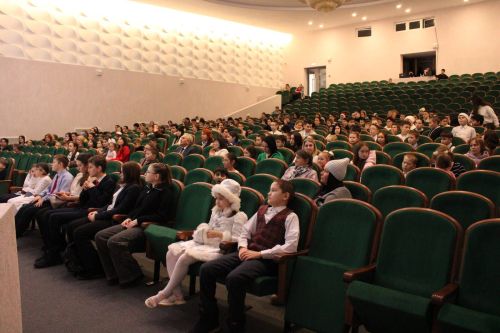 В Азнакаево для особенных детей провели новогодний утренник