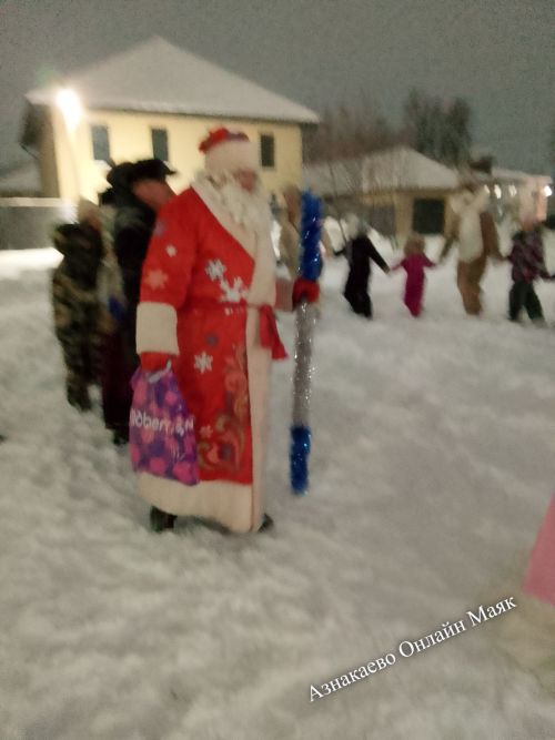 Новогодний хоровод на улице Нефтяников
