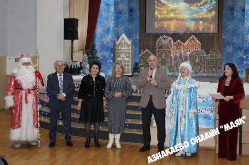 Торжественное новогоднее представление для одаренных детей Азнакаевского района