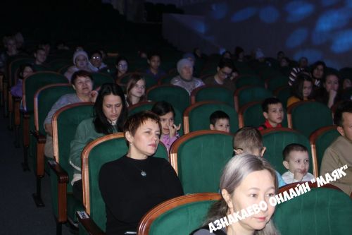 В Азнакаево для особенных детей провели новогодний утренник