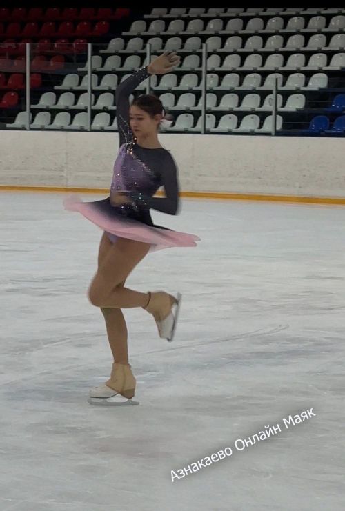 Новогодняя сказка на льду: юные фигуристки Азнакаево покорили зрителей