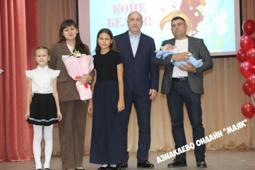 Многодетным семьям Азнакаевского района вручили удостоверения