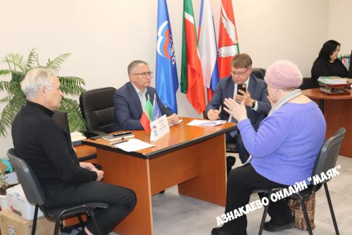 Депутат Алмаз Фаритов провел прием граждан в Азнакаево