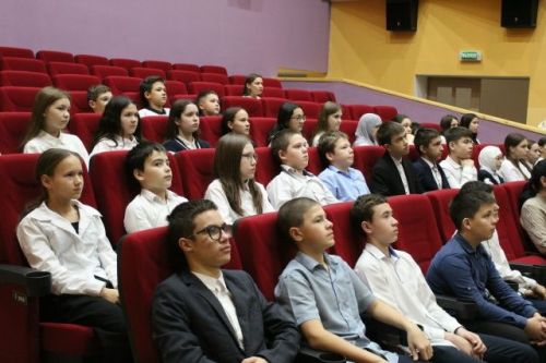 В Азнакаеве почтили память героев Отечества