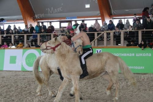 Азнакайда ир-егетләр ат өстендә көрәштеләр
