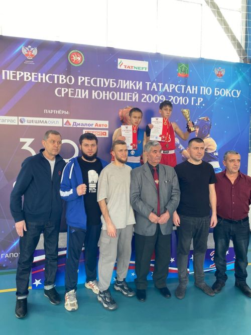 Азнакайның яшь боксчыларына тиңнәр юк