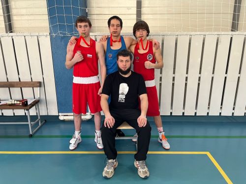 Азнакайның яшь боксчыларына тиңнәр юк