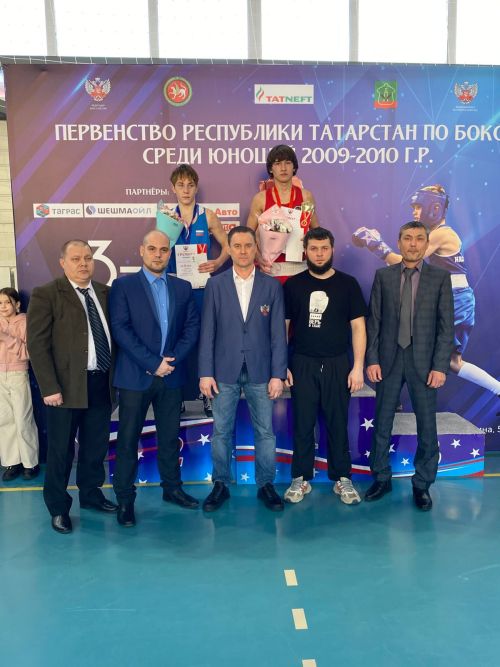 Азнакайның яшь боксчыларына тиңнәр юк