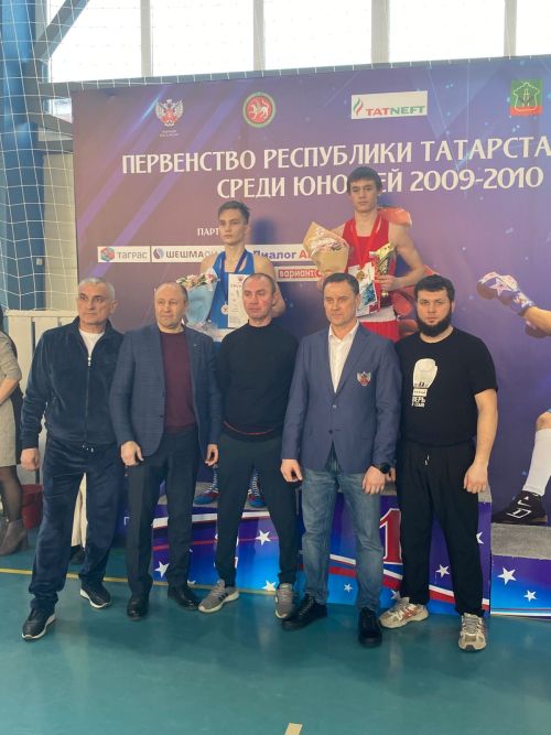 Азнакайның яшь боксчыларына тиңнәр юк