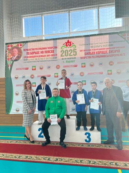 Азнакайның егетләре дә, кызлары да оста көрәшә
