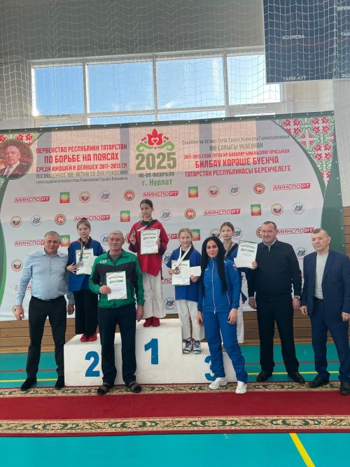 Азнакайның егетләре дә, кызлары да оста көрәшә