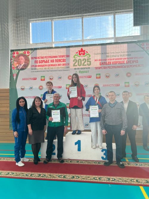 Азнакайның егетләре дә, кызлары да оста көрәшә