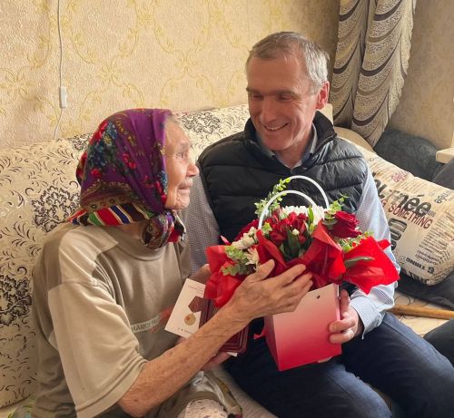 Ветеранам Азнакаево вручили медали 80-летия Великой Победы