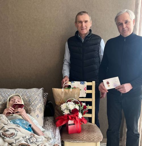 Ветеранам Азнакаево вручили медали 80-летия Великой Победы