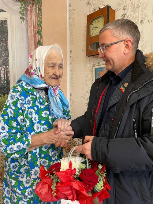 Ветеранам Азнакаево вручили медали 80-летия Великой Победы